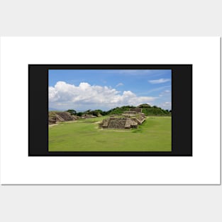 Site archéologique de Monte Alban, Oaxaca Mexique Posters and Art